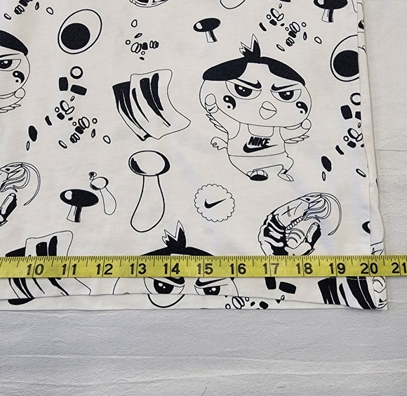 Nike Men's White & Black Character Graphic Tee Shirt Baggy 100% Cotton, sz MD - Picture 6 of 12